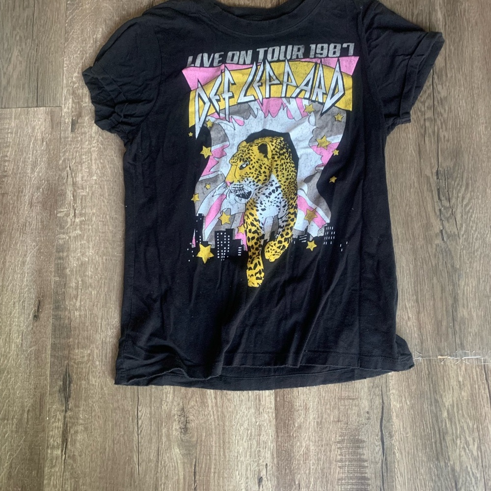 Women’s Black Def Leopard Graphic T-Shirt